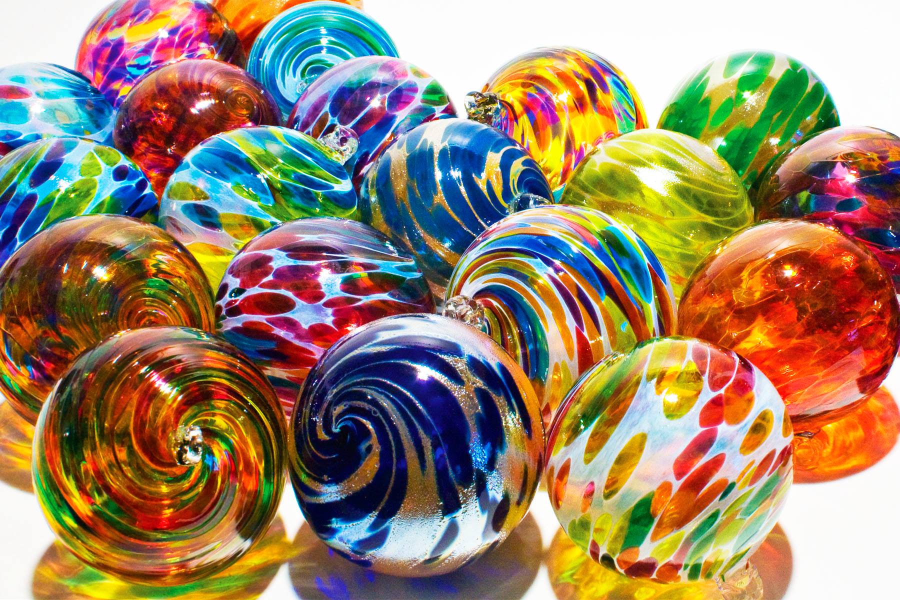 Цветной шар. Стеклянные шары. Стеклянные цветные шары. Стеклянный шарик. Разноцветные шары.